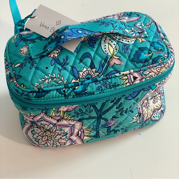 NEW! Vera Bradley Cosmetic Train Case - Picture 2 of 7